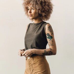 7115 Linen Textured Tank Tee in Olive